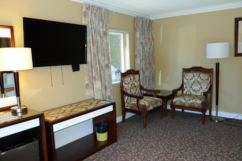 The Deluxe Hotel Ванкувър Екстериор снимка