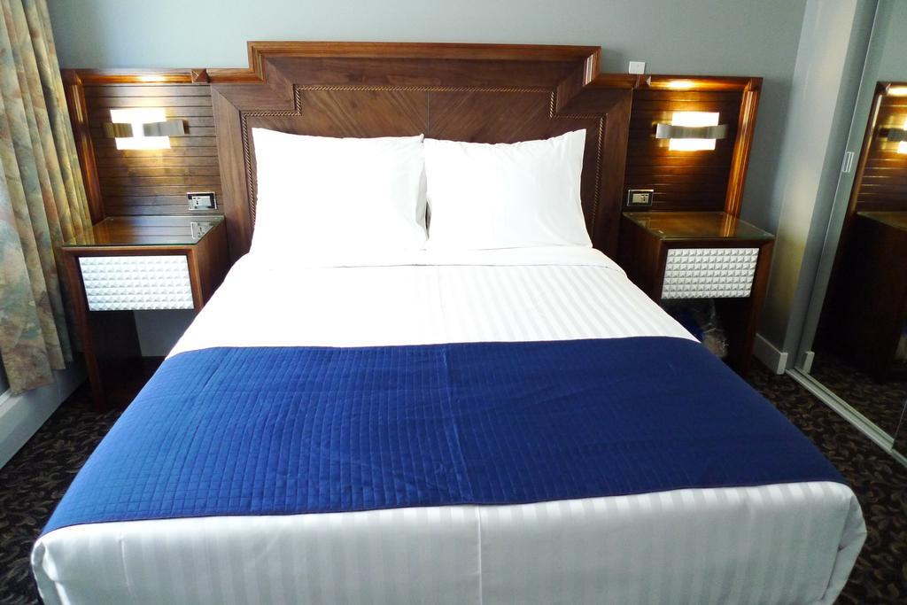 The Deluxe Hotel Ванкувър Стая снимка