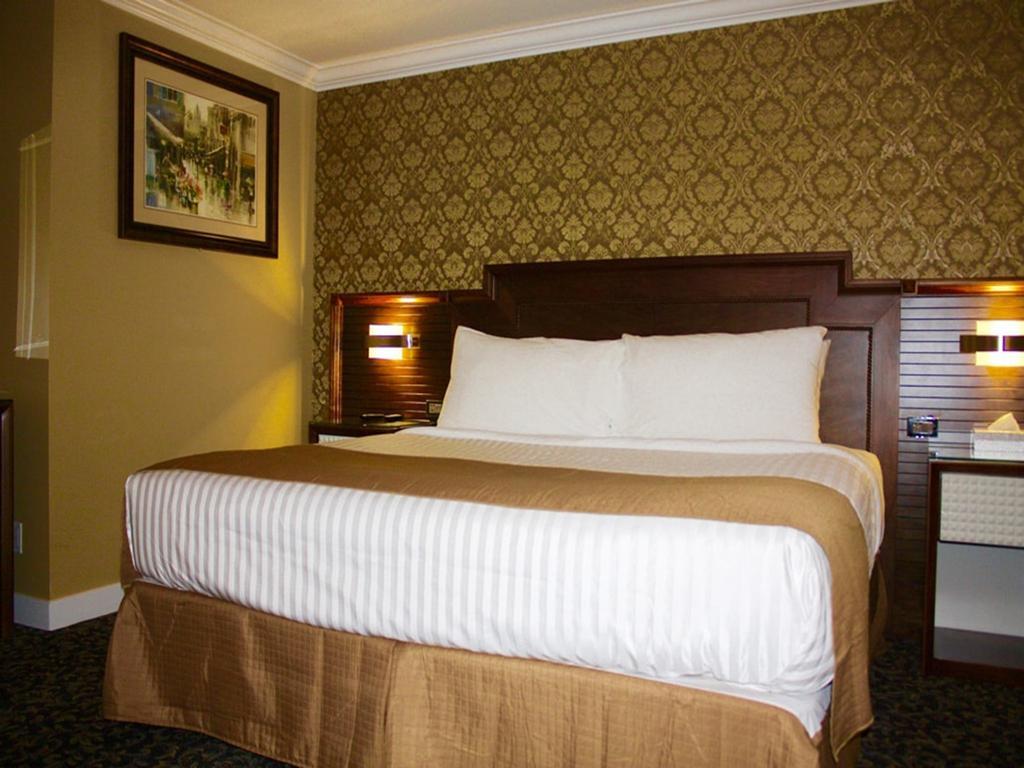The Deluxe Hotel Ванкувър Екстериор снимка