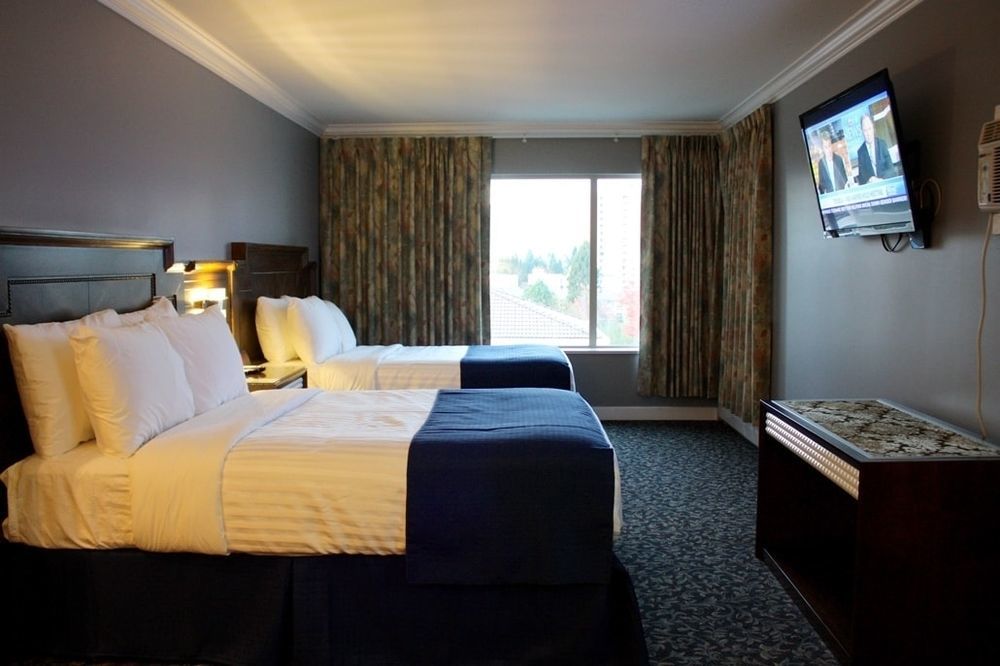 The Deluxe Hotel Ванкувър Екстериор снимка