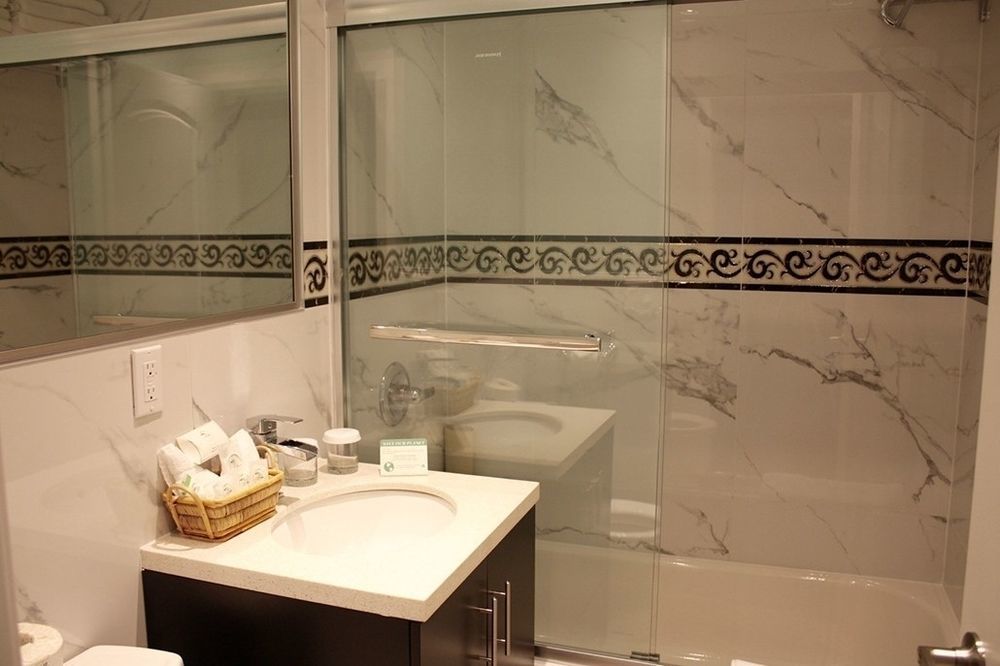 The Deluxe Hotel Ванкувър Екстериор снимка